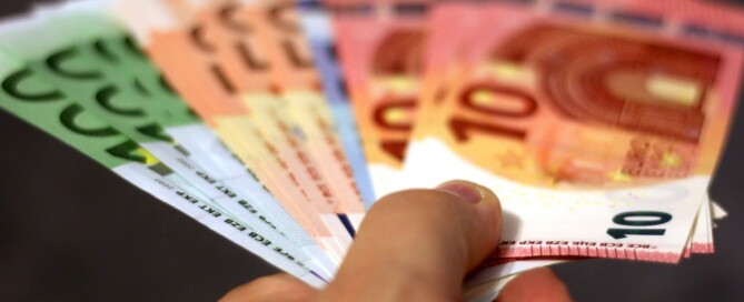 Wetsvoorstel invoering wettelijk minimumuurloon aangenomen Wetsvoorstel invoering wettelijk minimumuurloon aangenomen