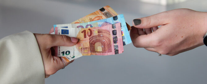 Base fine of €10,000 for cash payments of €3,000 or more Base fine of €10,000 for cash payments of €3,000 or more
