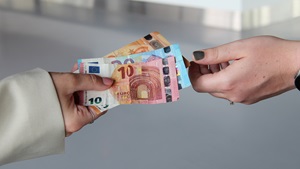 Base fine of €10,000 for cash payments of €3,000 or more Base fine of €10,000 for cash payments of €3,000 or more
